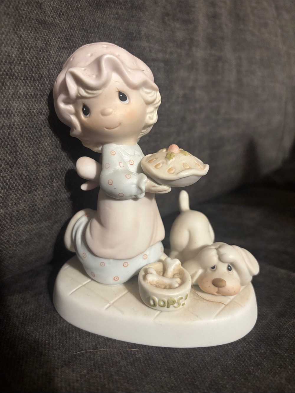 Vintage 1982 Jonathan & David Figurine Girl  “Dropping over for Christmas” 5.5”